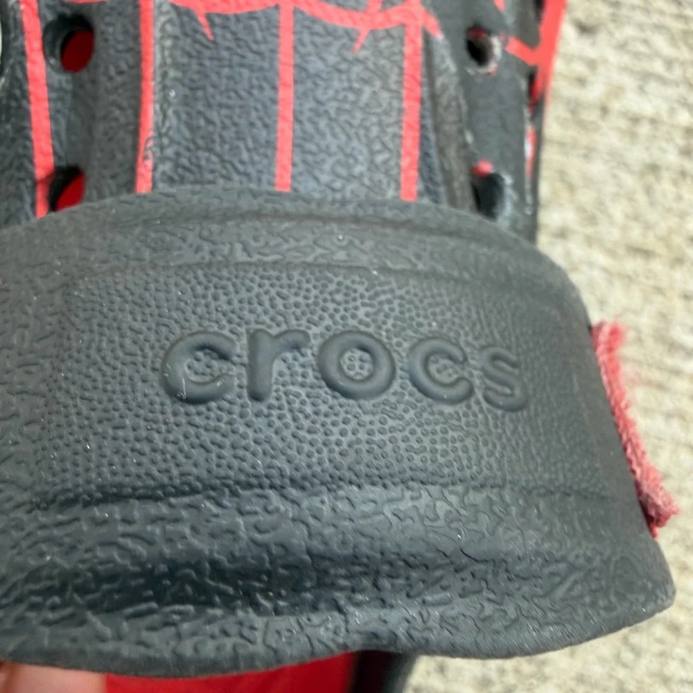 Crocs Team Spider-Man Echo Glow Clog - GLOW-IN-THE-DARK SPIDEY Kids Sz: J6 US